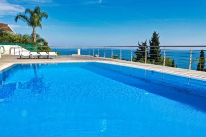 Moradia T4 para Venda em Albufeira e Olhos de Água