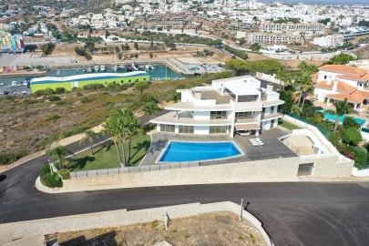 Moradia T4 para Venda em Albufeira e Olhos de Água