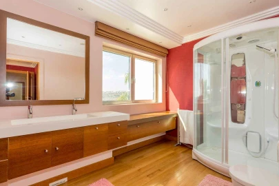 Moradia T4 para Venda em Albufeira e Olhos de Água