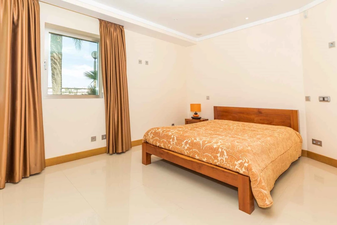 Moradia T4 para Venda em Albufeira e Olhos de Água Foto 30