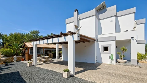 Moradia T4 para Venda em Albufeira e Olhos de Água