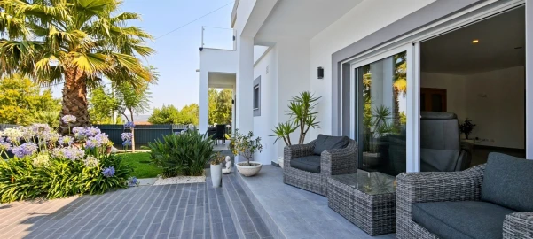 Moradia T4 para Venda em Albufeira e Olhos de Água