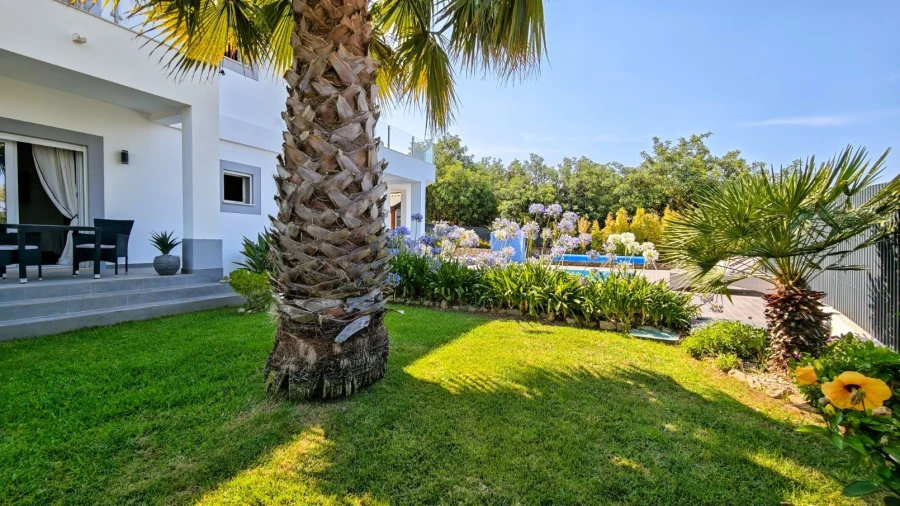 Moradia T4 para Venda em Albufeira e Olhos de Água Foto 9