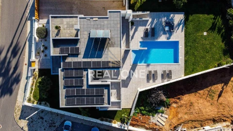 Moradia T4 para Venda em Albufeira e Olhos de Água