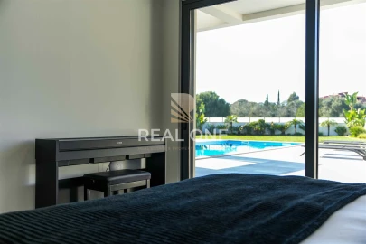 Moradia T4 para Venda em Albufeira e Olhos de Água