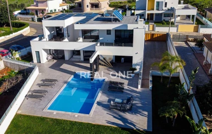 Moradia T4 para Venda em Albufeira e Olhos de Água