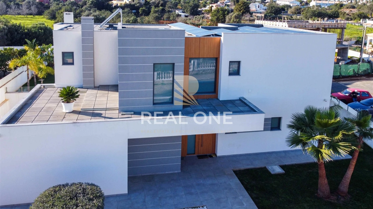 Moradia T4 para Venda em Albufeira e Olhos de Água Foto 5