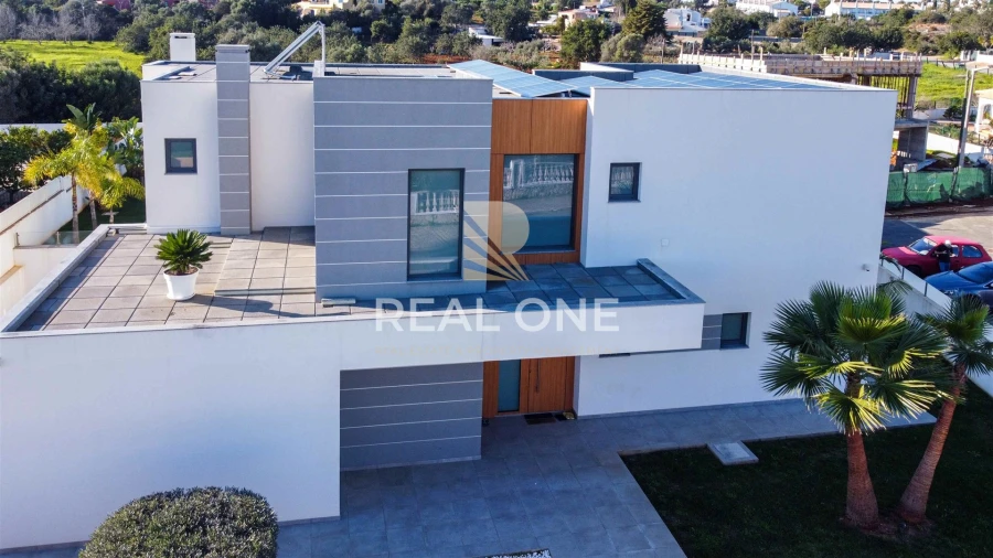Moradia T4 para Venda em Albufeira e Olhos de Água Foto 5