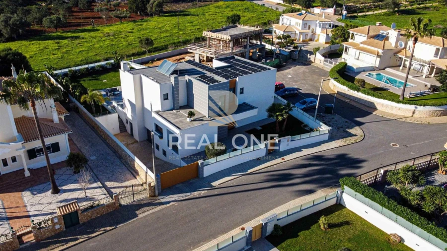 Moradia T4 para Venda em Albufeira e Olhos de Água Foto 94
