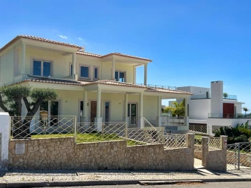 Moradia T4 para Venda em Albufeira e Olhos de Água