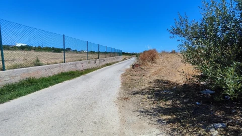 Terreno para Venda em Albufeira e Olhos de Água