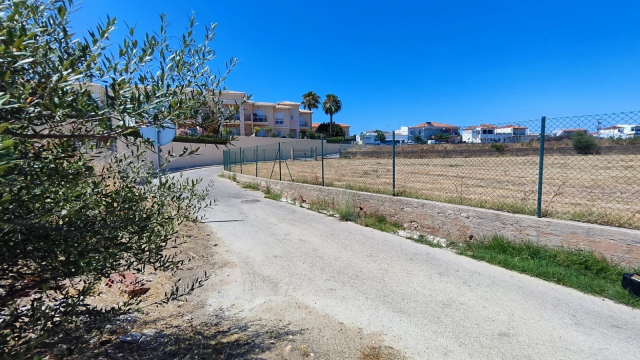Terreno para Venda em Albufeira e Olhos de Água Foto 1