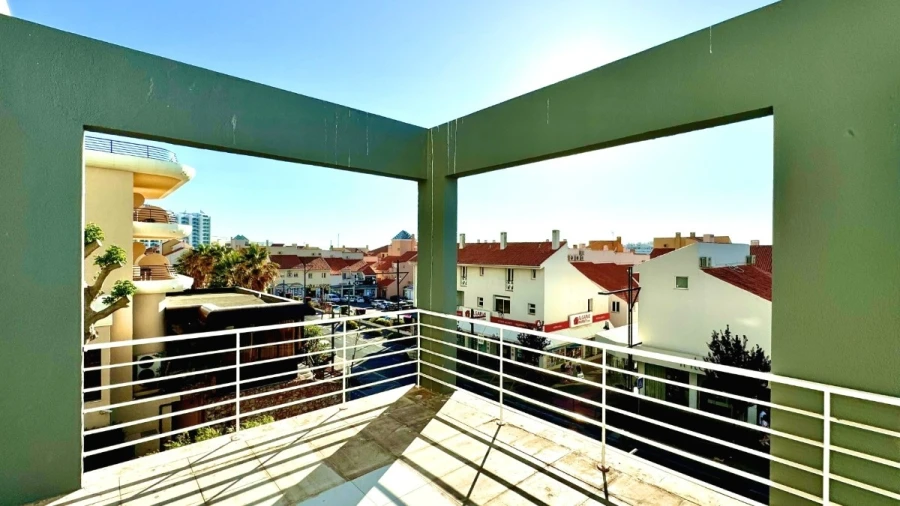 Apartamento T2 para Venda em Quarteira Foto 29