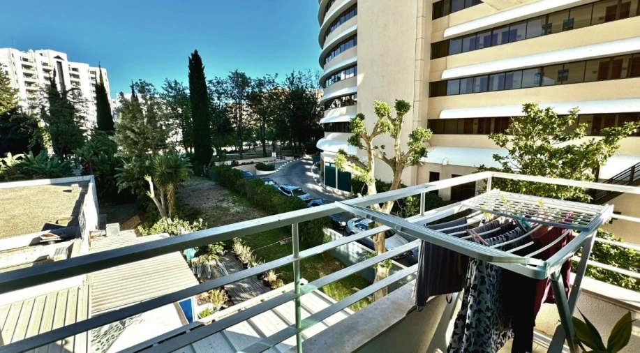 Apartamento T2 para Venda em Quarteira Foto 2