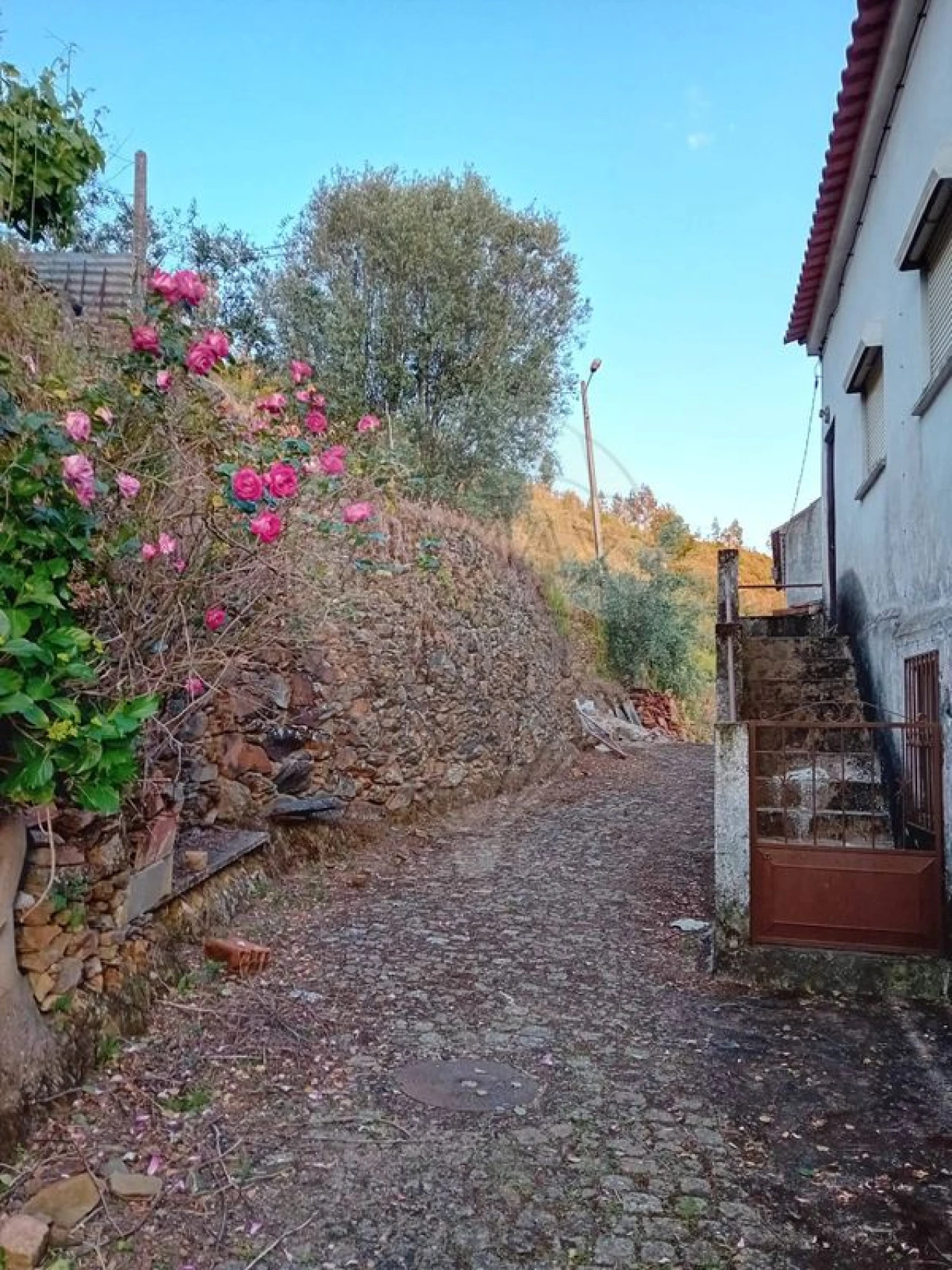 Moradia T3 para Venda em Alvaro Foto 1