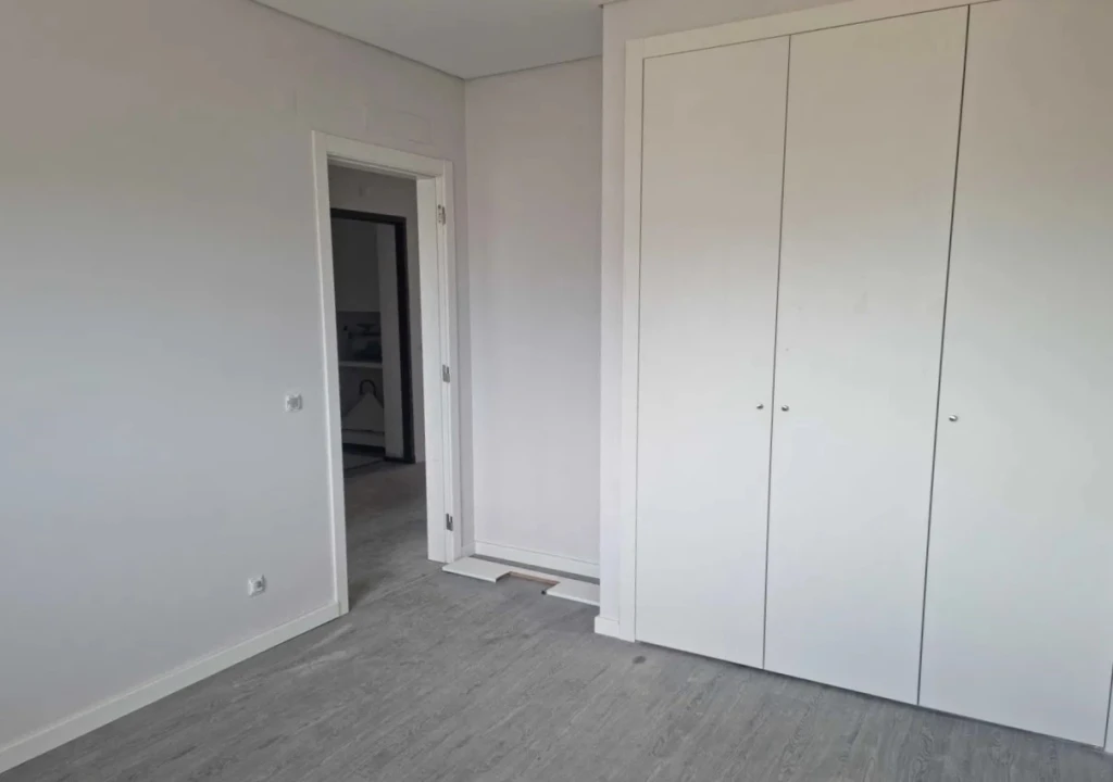 Apartamento T2 para Venda em Quelfes Foto 10