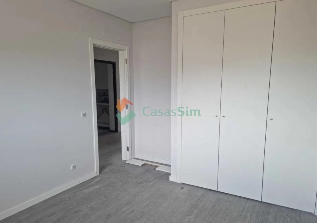 Apartamento T2 para Venda em Quelfes Foto 35