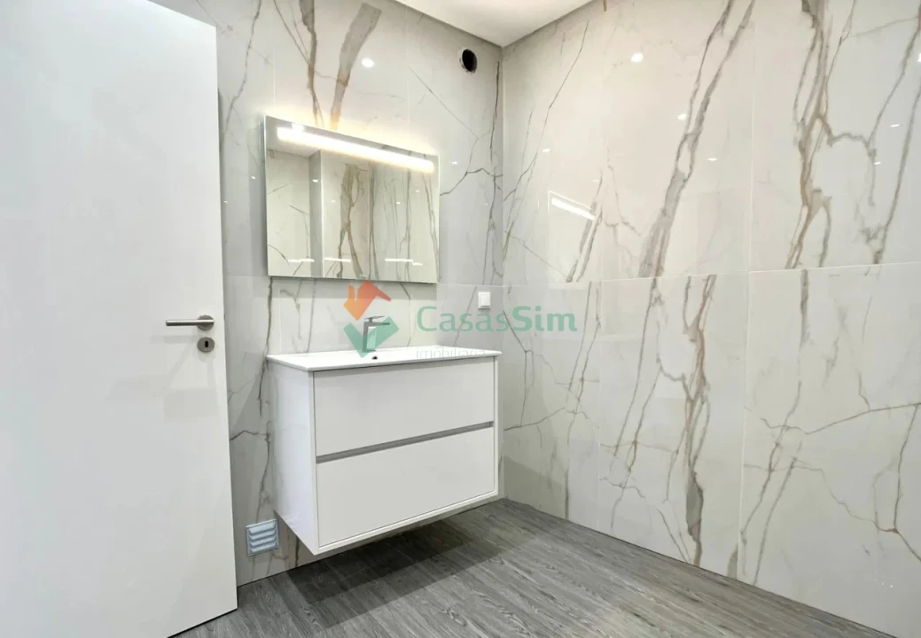 Apartamento T2 para Venda em Quelfes Foto 32