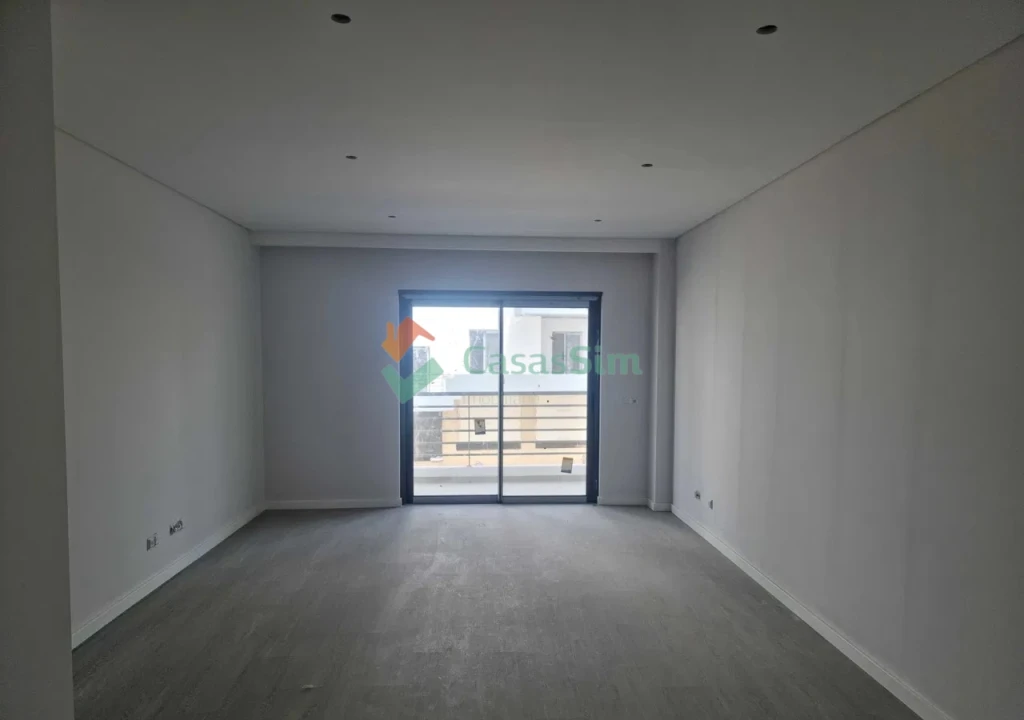 Apartamento T2 para Venda em Quelfes Foto 34