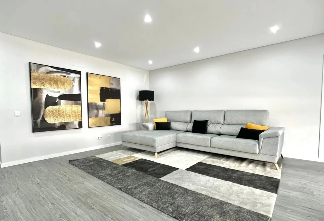 Apartamento T2 para Venda em Quelfes Foto 3