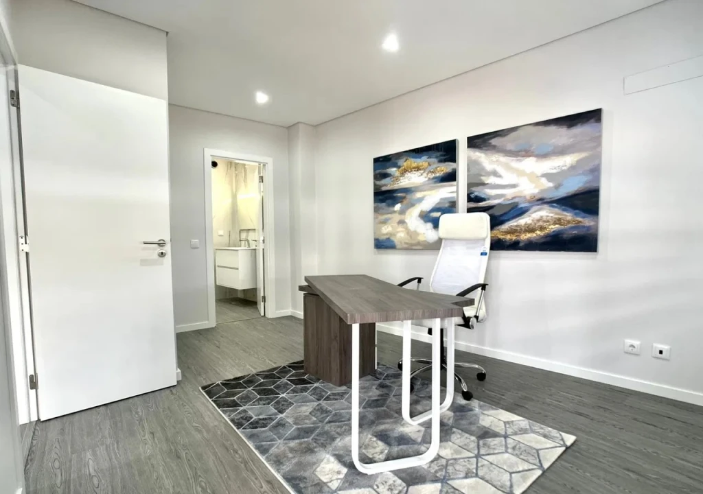 Apartamento T2 para Venda em Quelfes Foto 24