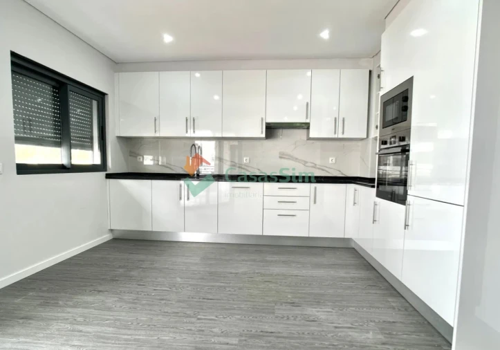 Apartamento T2 para Venda em Quelfes Foto 48