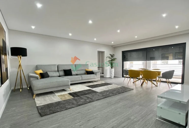 Apartamento T2 para Venda em Quelfes Foto 28