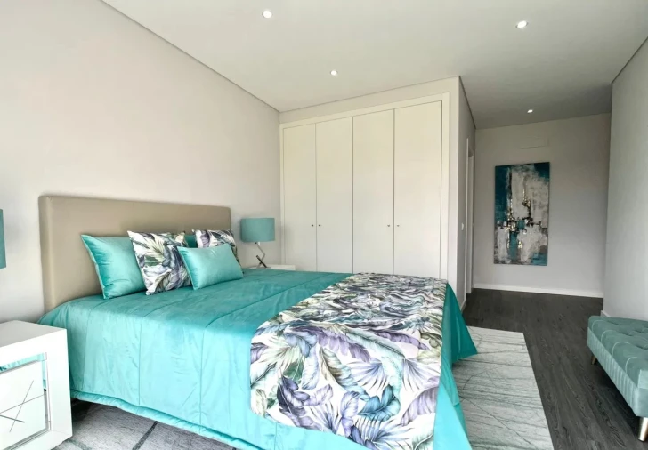 Apartamento T2 para Venda em Quelfes Foto 19