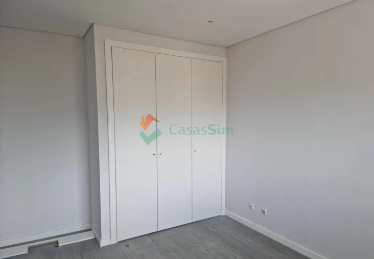 Apartamento T2 para Venda em Quelfes Foto 33