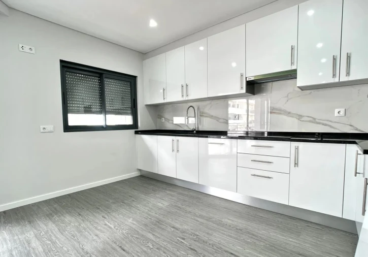 Apartamento T2 para Venda em Quelfes Foto 1