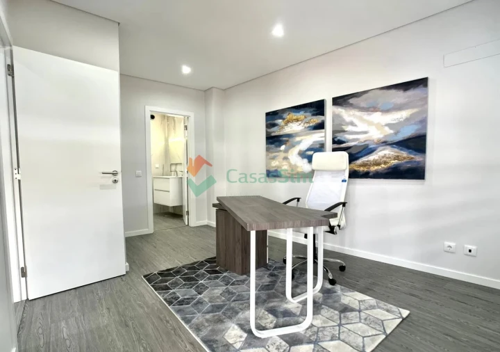 Apartamento T2 para Venda em Quelfes Foto 49