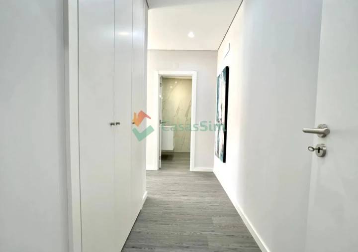 Apartamento T2 para Venda em Quelfes Foto 47