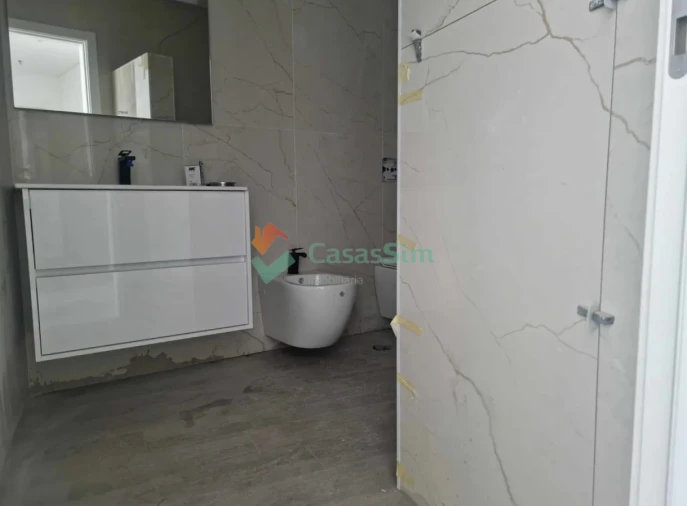 Apartamento T2 para Venda em Quelfes Foto 38