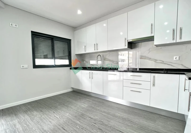 Apartamento T2 para Venda em Quelfes Foto 31