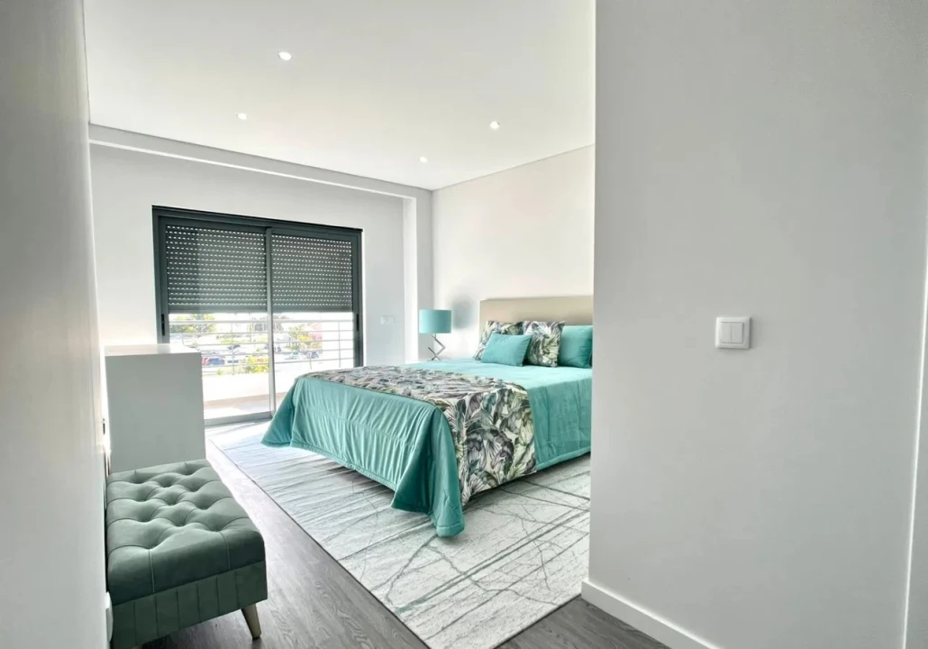 Apartamento T2 para Venda em Quelfes Foto 16