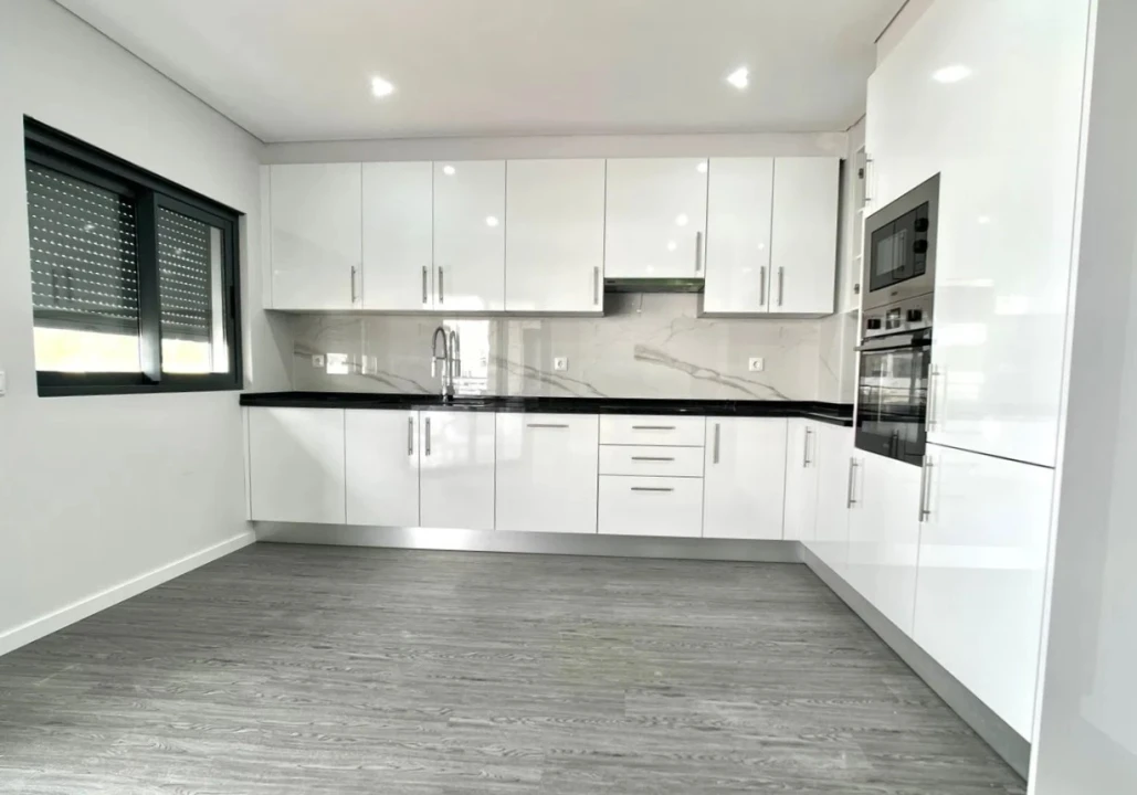 Apartamento T2 para Venda em Quelfes Foto 23