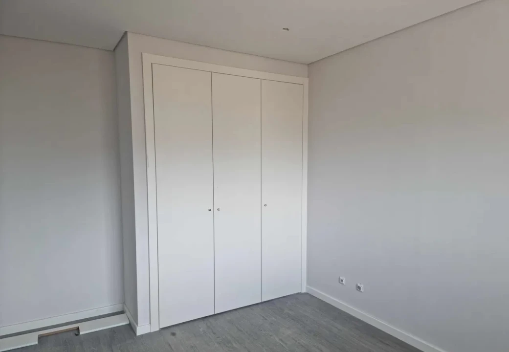 Apartamento T2 para Venda em Quelfes Foto 8