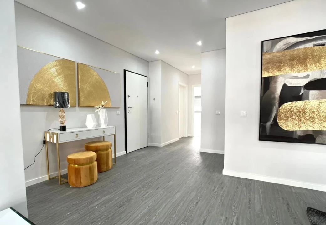 Apartamento T2 para Venda em Quelfes Foto 11