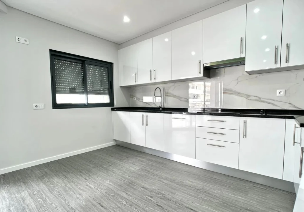 Apartamento T2 para Venda em Quelfes Foto 1