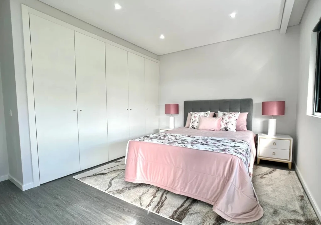 Apartamento T2 para Venda em Quelfes Foto 18