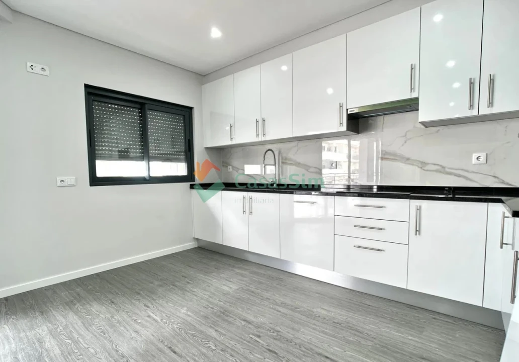 Apartamento T2 para Venda em Quelfes Foto 31