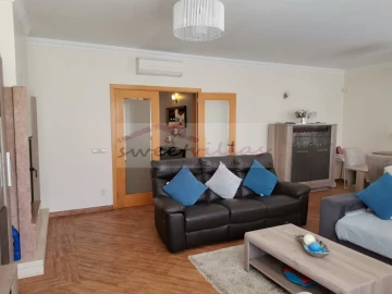Moradia T4 para Venda em Albufeira e Olhos de Água