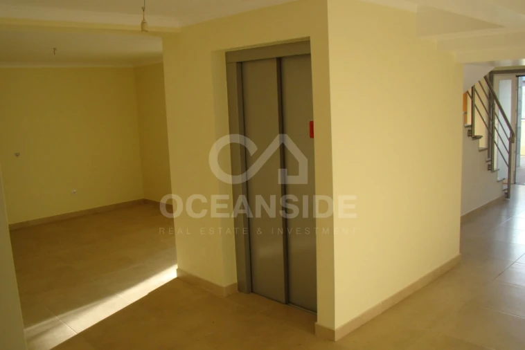 Moradia T11 para Venda em Carcavelos e Parede Foto 4