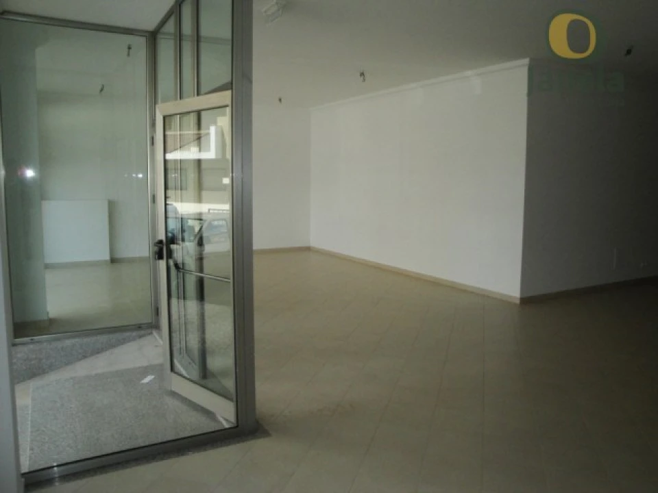 Loja para Venda em Faro (Sé e São Pedro) Foto 2