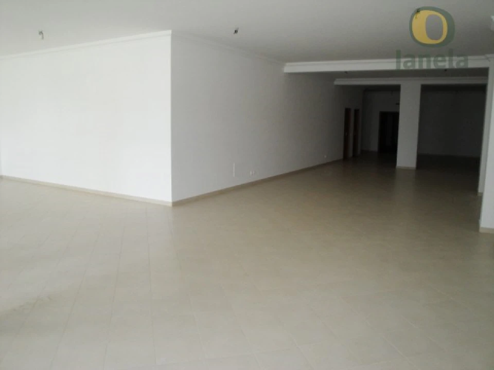 Loja para Venda em Faro (Sé e São Pedro) Foto 1