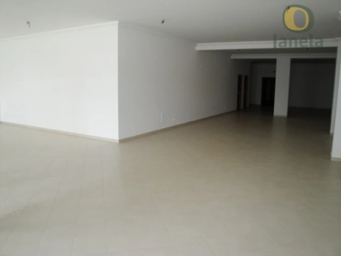 Loja para Venda em Faro (Sé e São Pedro)