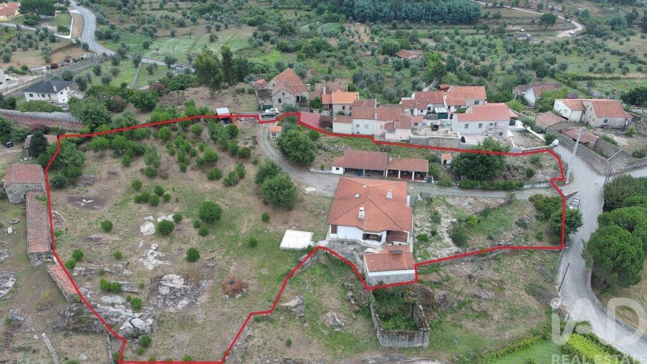 Moradia T4 para Venda em Ervedal e Vila Franca da Beira Foto 24