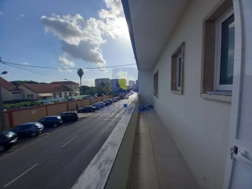 Apartamento T4 para Venda em Laranjeiro e Feijó