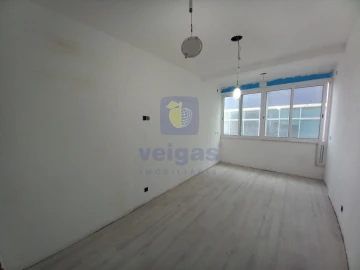 Apartamento T4 para Venda em Laranjeiro e Feijó