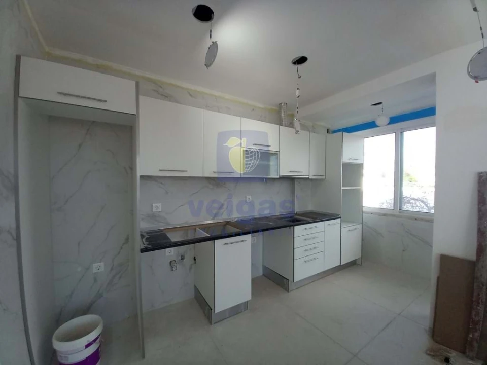 Apartamento T4 para Venda em Laranjeiro e Feijó Foto 1